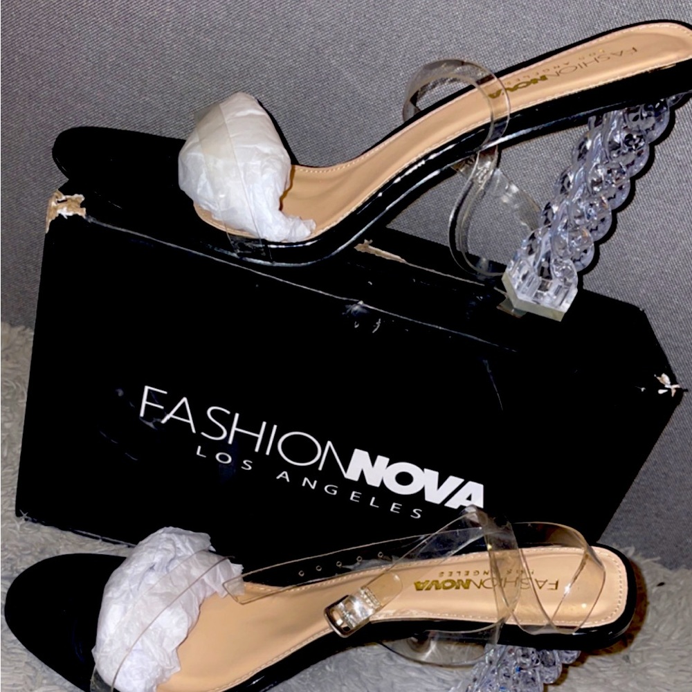 NEVER WORN FASHION NOVA HEELS!! GREAT FOR DATE NIGHT OR ANY NIGHT SIZE 10